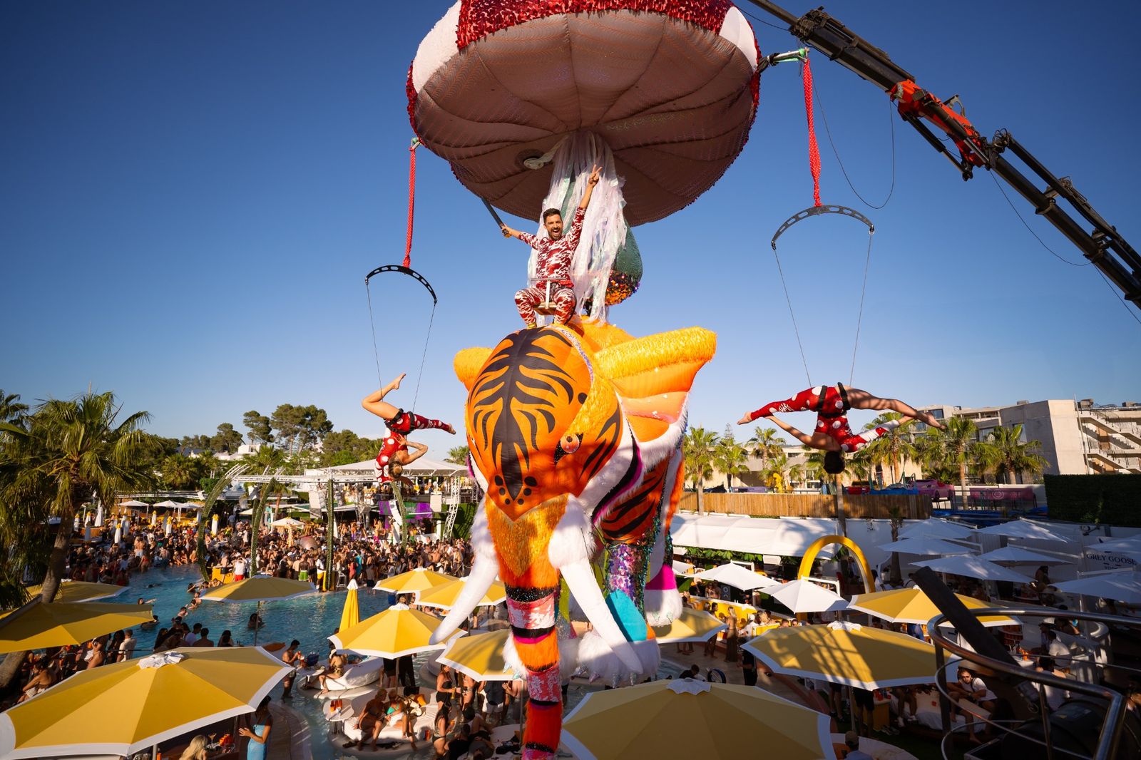 Crane Show Pool Party O Beach Ibiza